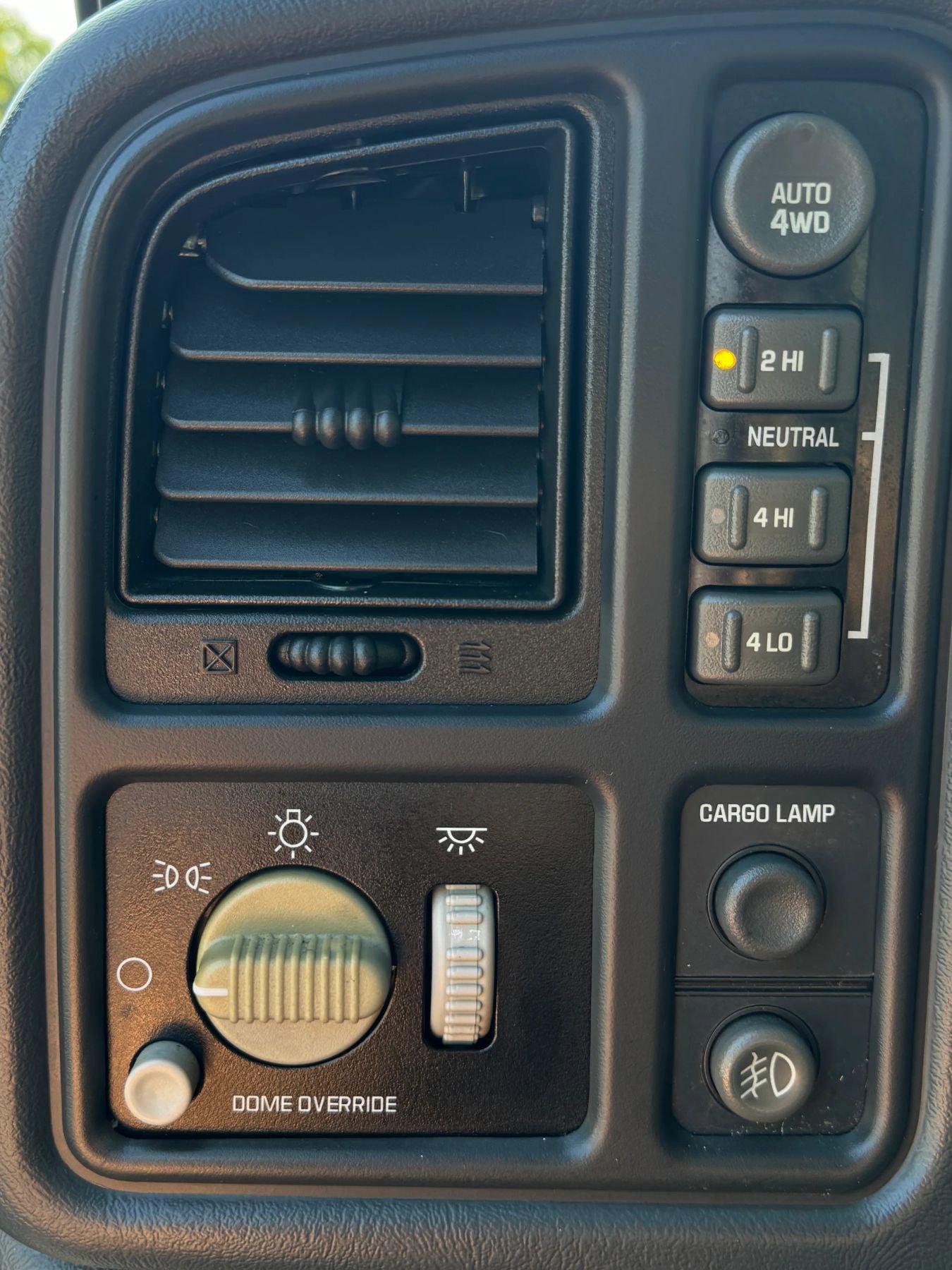 Used 2002 Chevrolet Avalanche 4x4 w/ Off-Road Suspension Pkg image 16