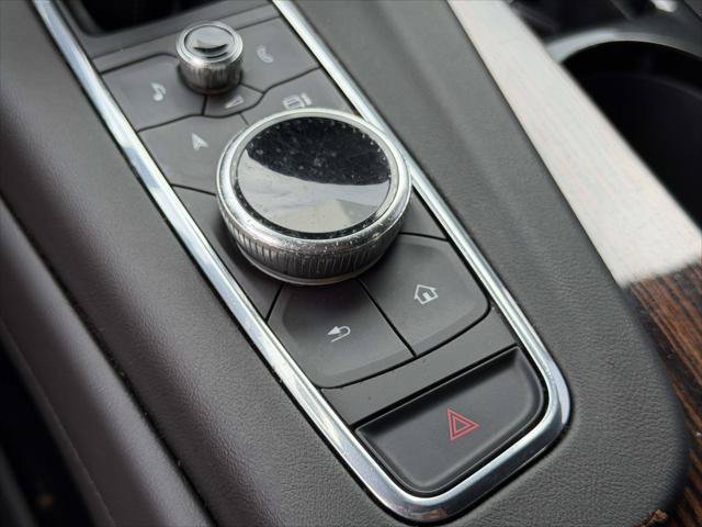 Used 2023 Cadillac Escalade Premium Luxury w/ Performance Package AWD/4WD image 35