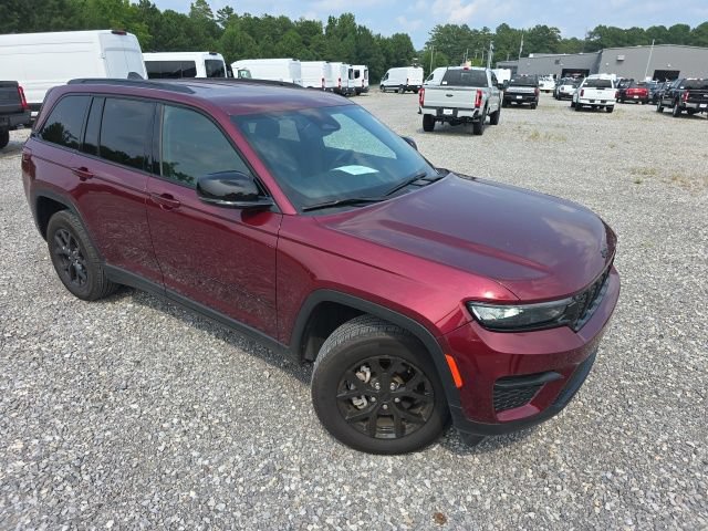 Used 2024 Jeep Grand Cherokee Altitude AWD/4WD image 2