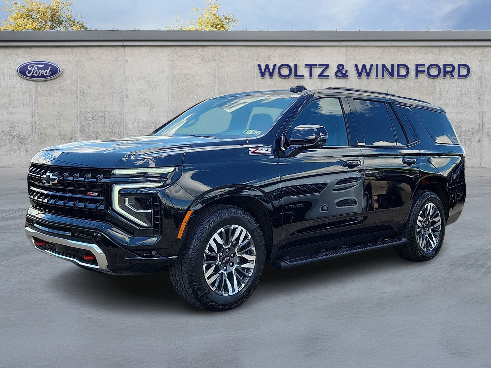 Used 2025 Chevrolet Tahoe Z71 w/ Z71 Off-Road Package AWD/4WD image 3