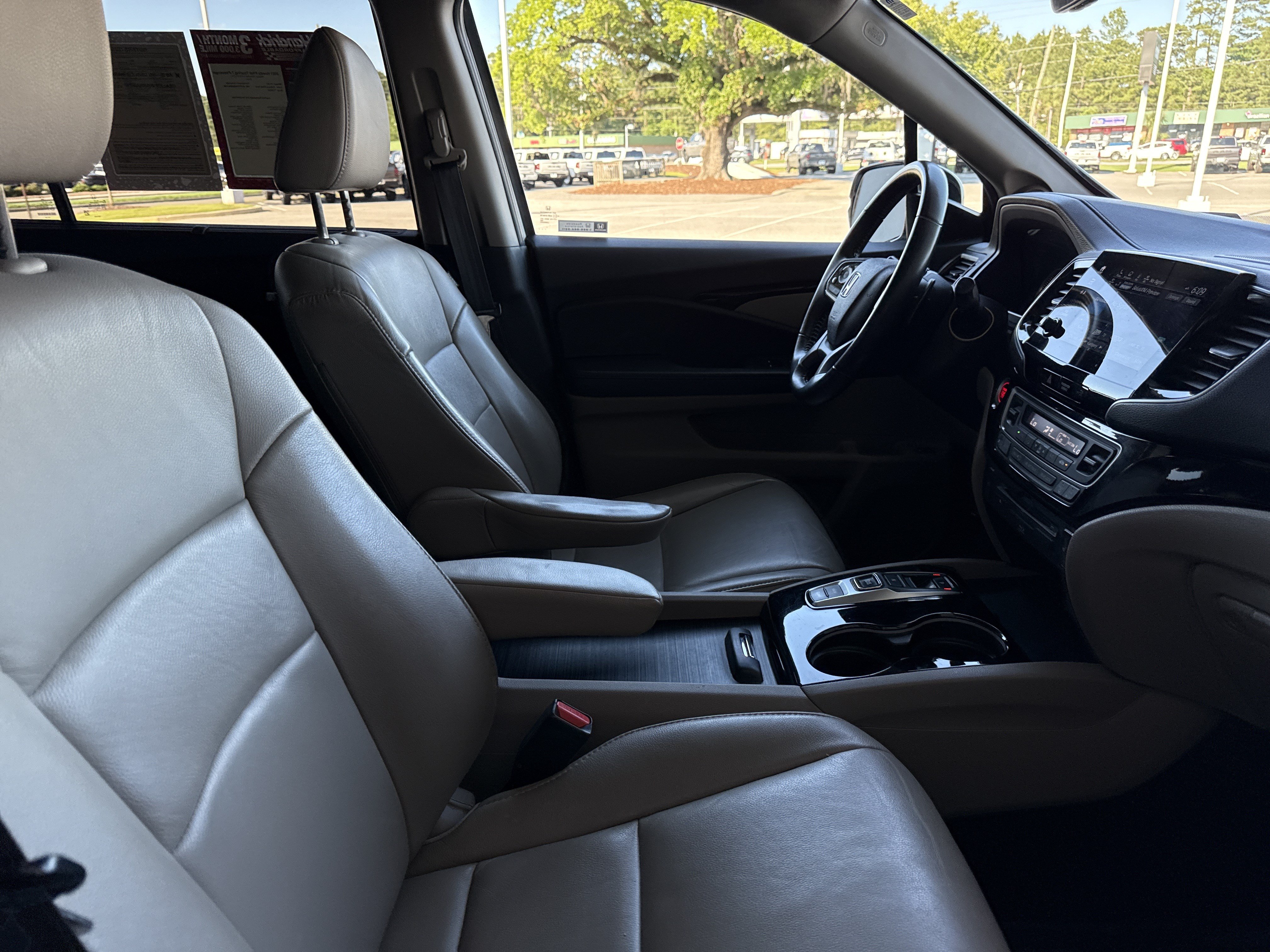 Used 2021 Honda Pilot Touring image 6