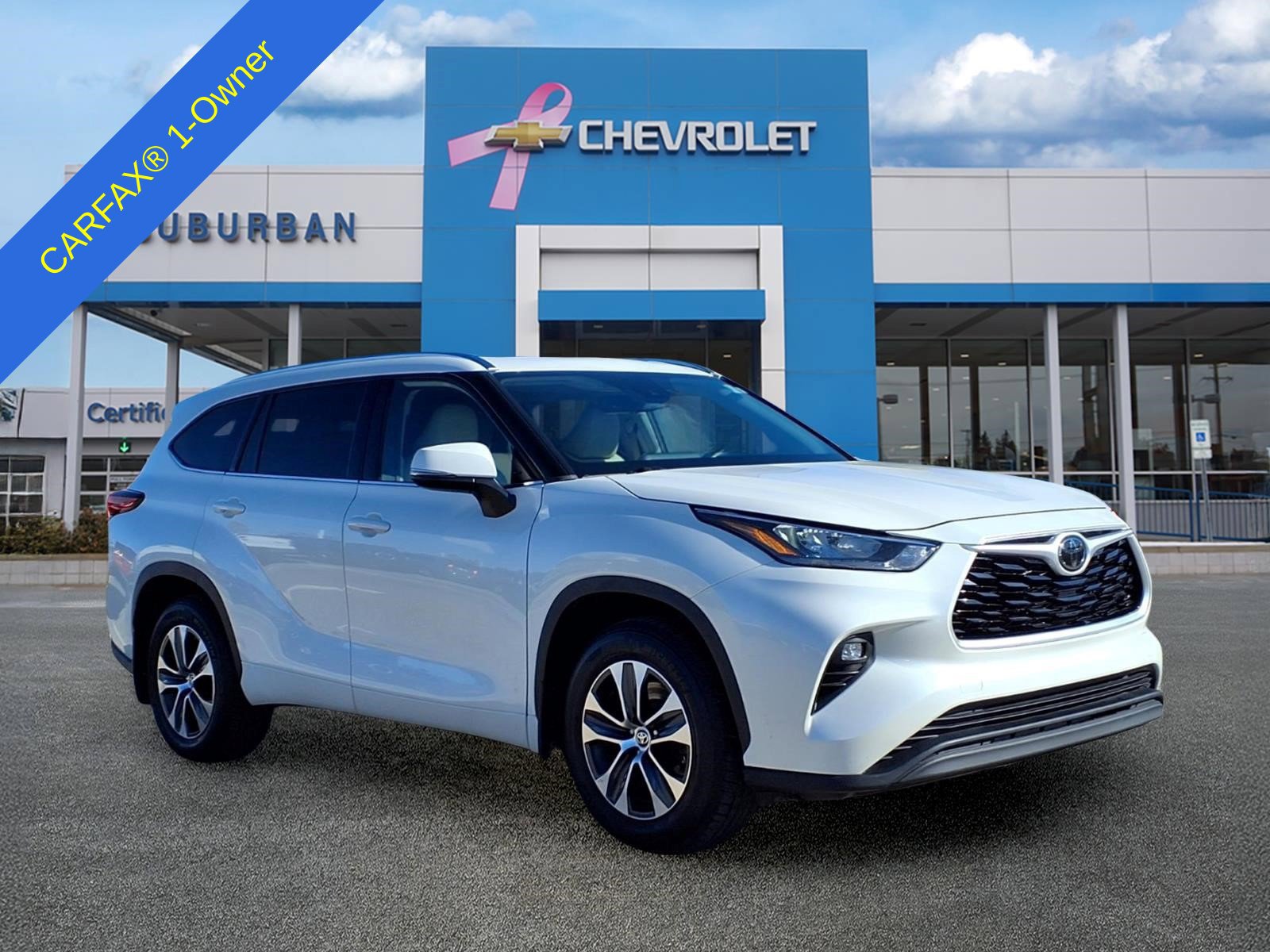 Used 2020 Toyota Highlander XLE AWD/4WD image 3