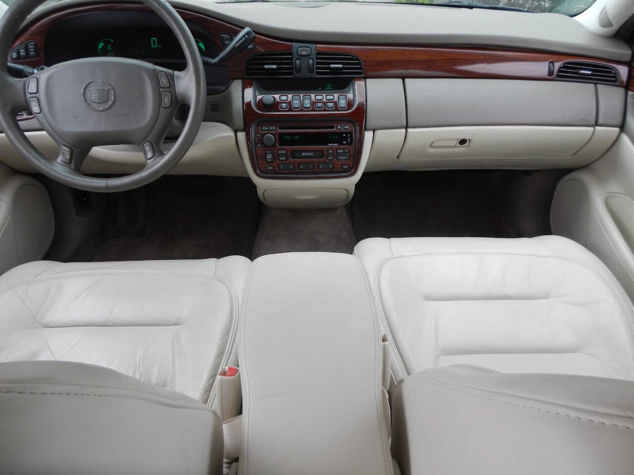 Used 2002 Cadillac De Ville FWD image 2