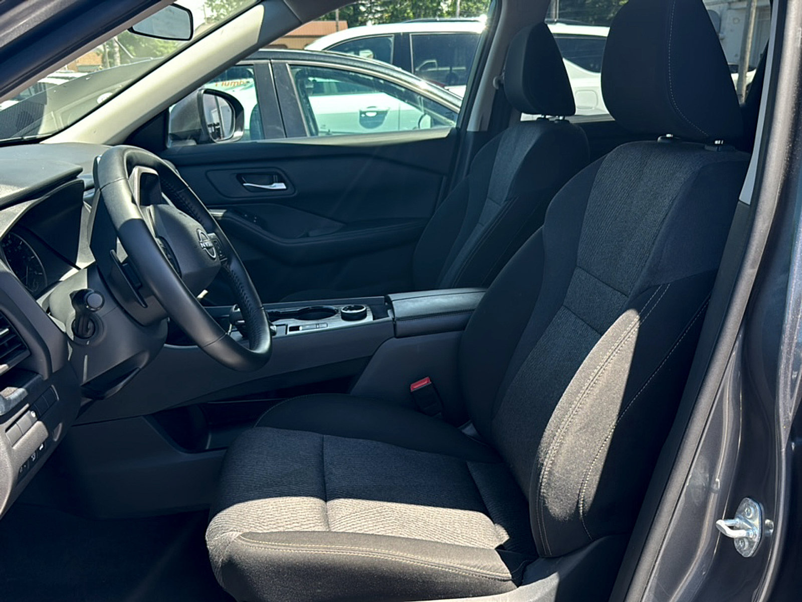Used 2025 Nissan Rogue SV AWD/4WD image 4