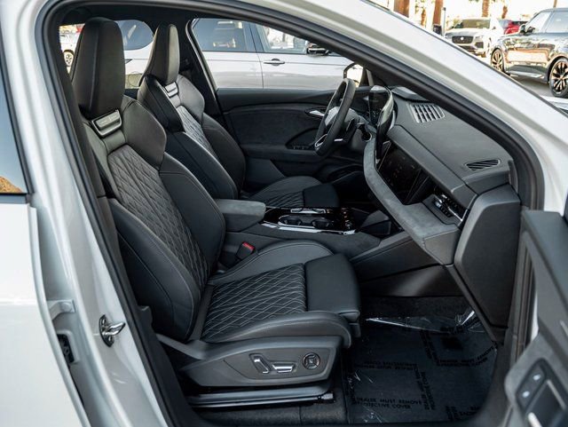 New 2025 Audi SQ6 e-tron Prestige image 28