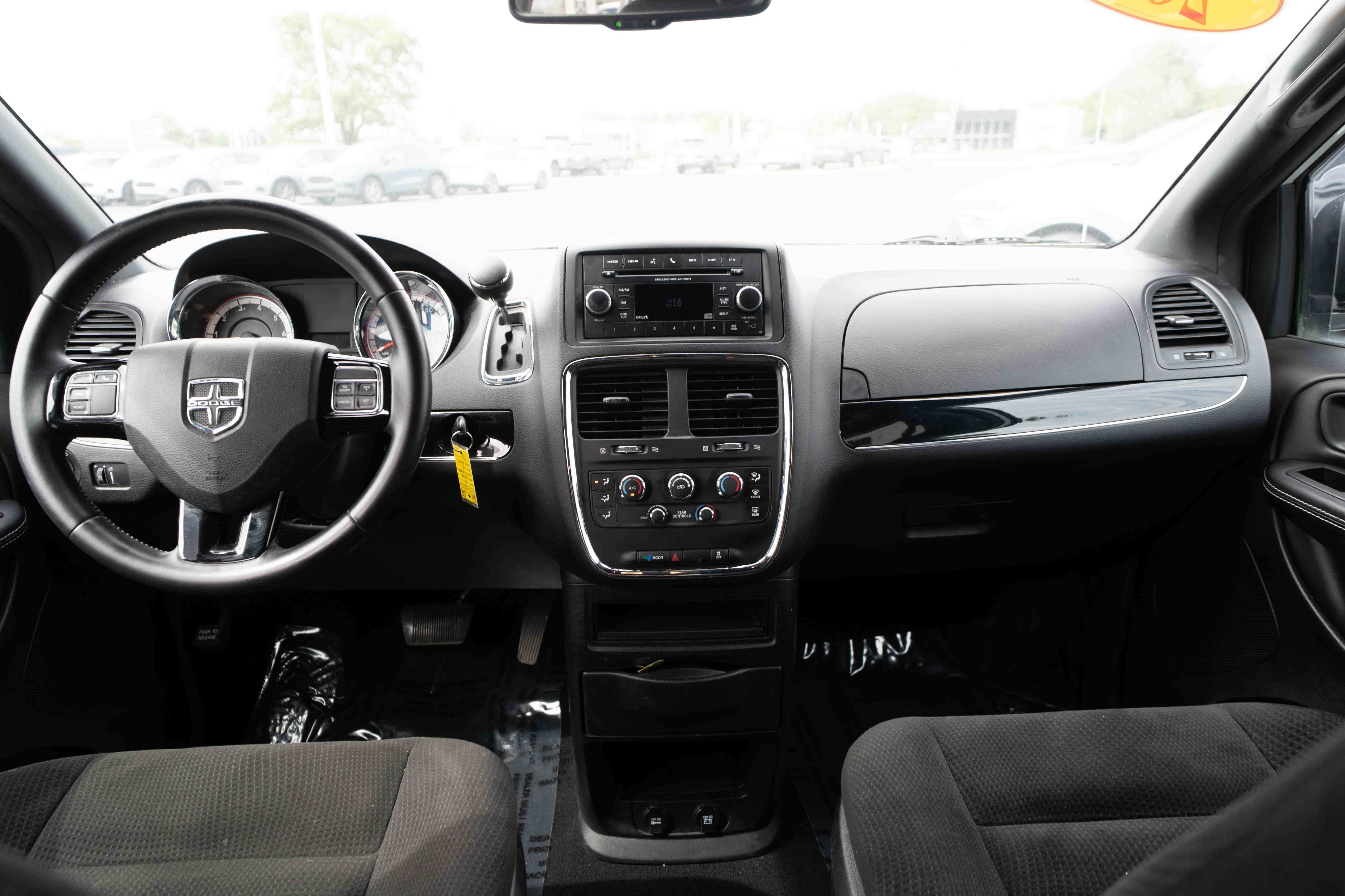 Used 2016 Dodge Grand Caravan SE FWD image 19