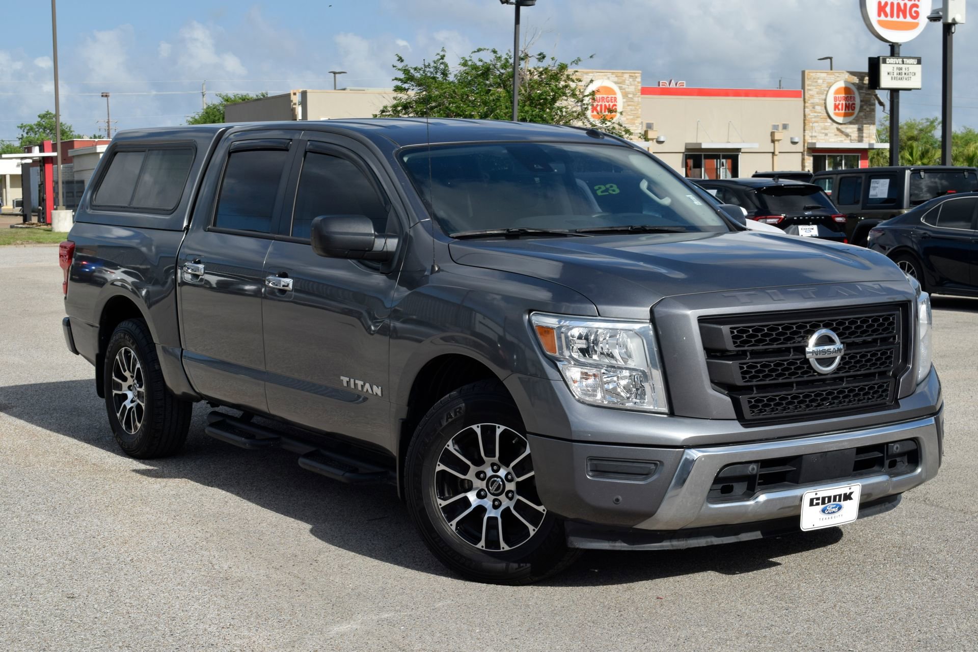 Used 2021 Nissan Titan SV w/ SV Convenience Package RWD image 3