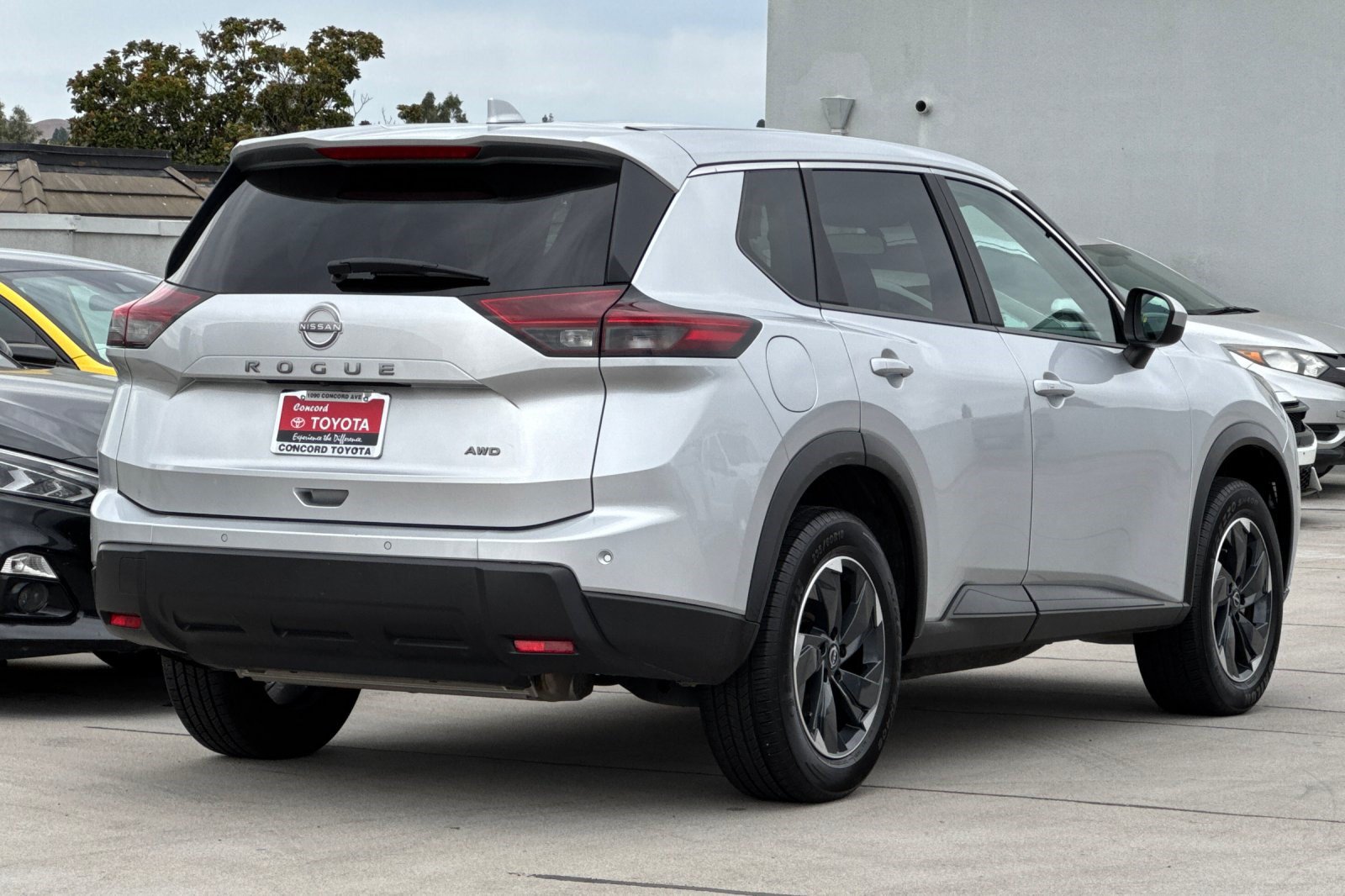 Used 2025 Nissan Rogue SV AWD/4WD image 9