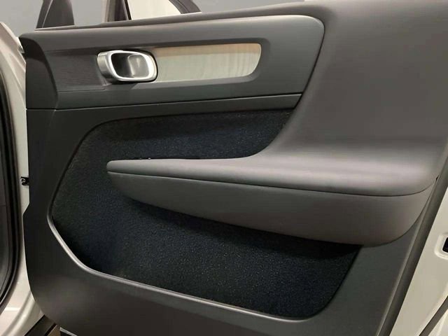 Used 2025 Volvo XC40 B5 Plus image 80