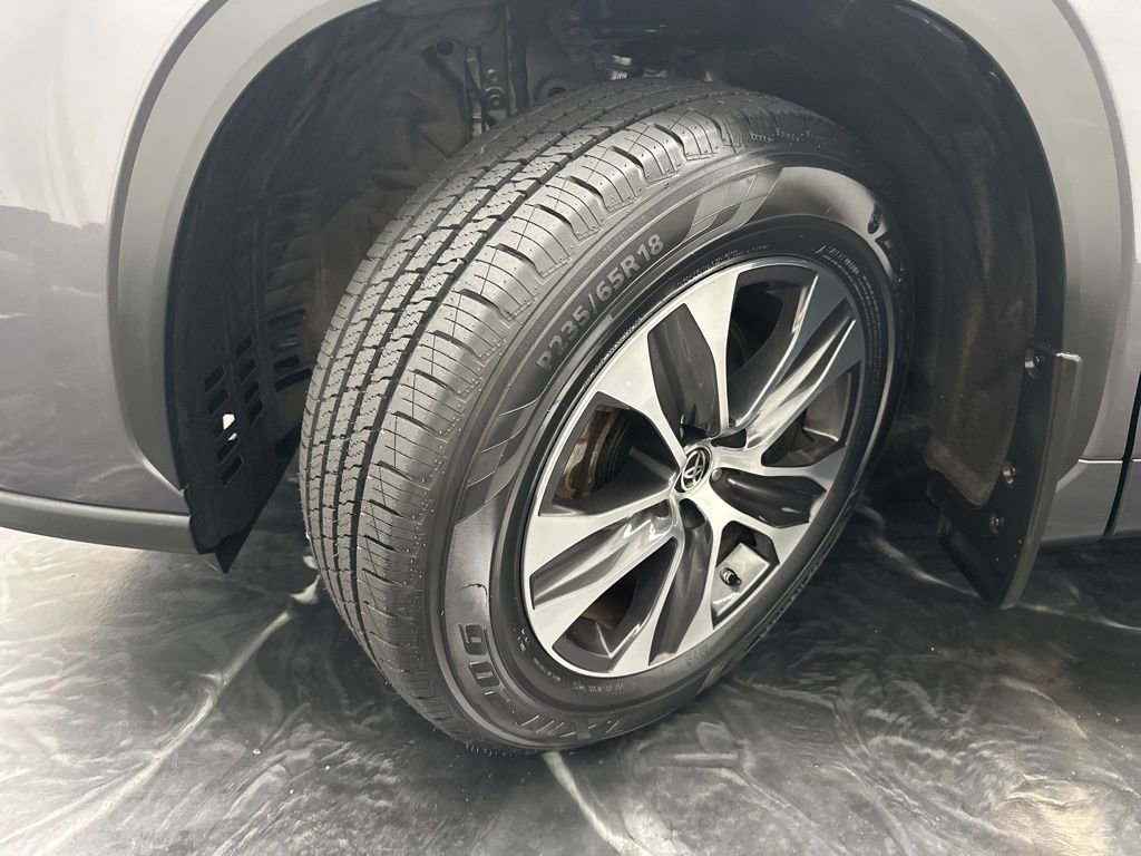 Used 2021 Toyota Highlander XLE image 33