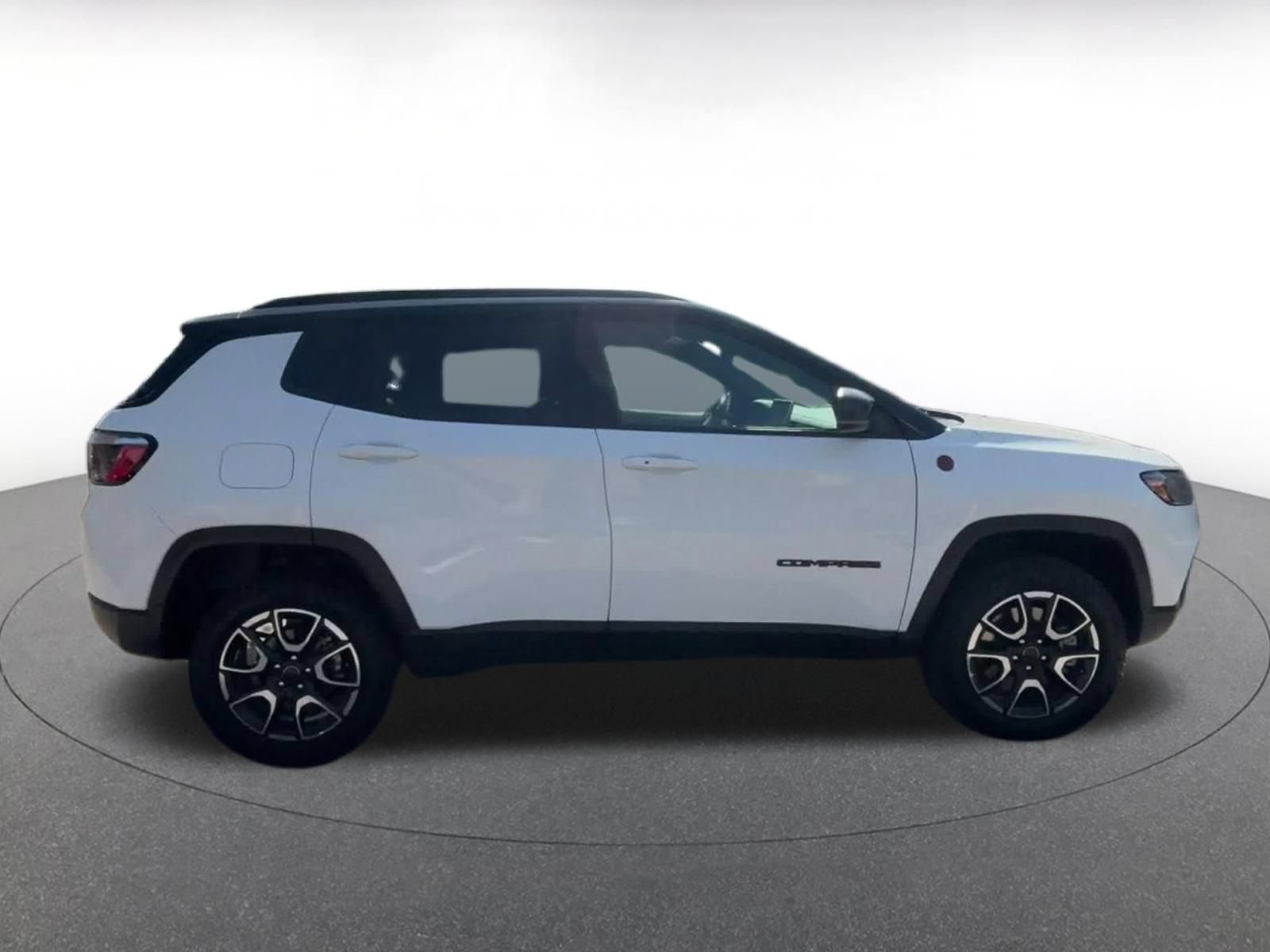 Used 2025 Jeep Compass Trailhawk AWD/4WD image 15