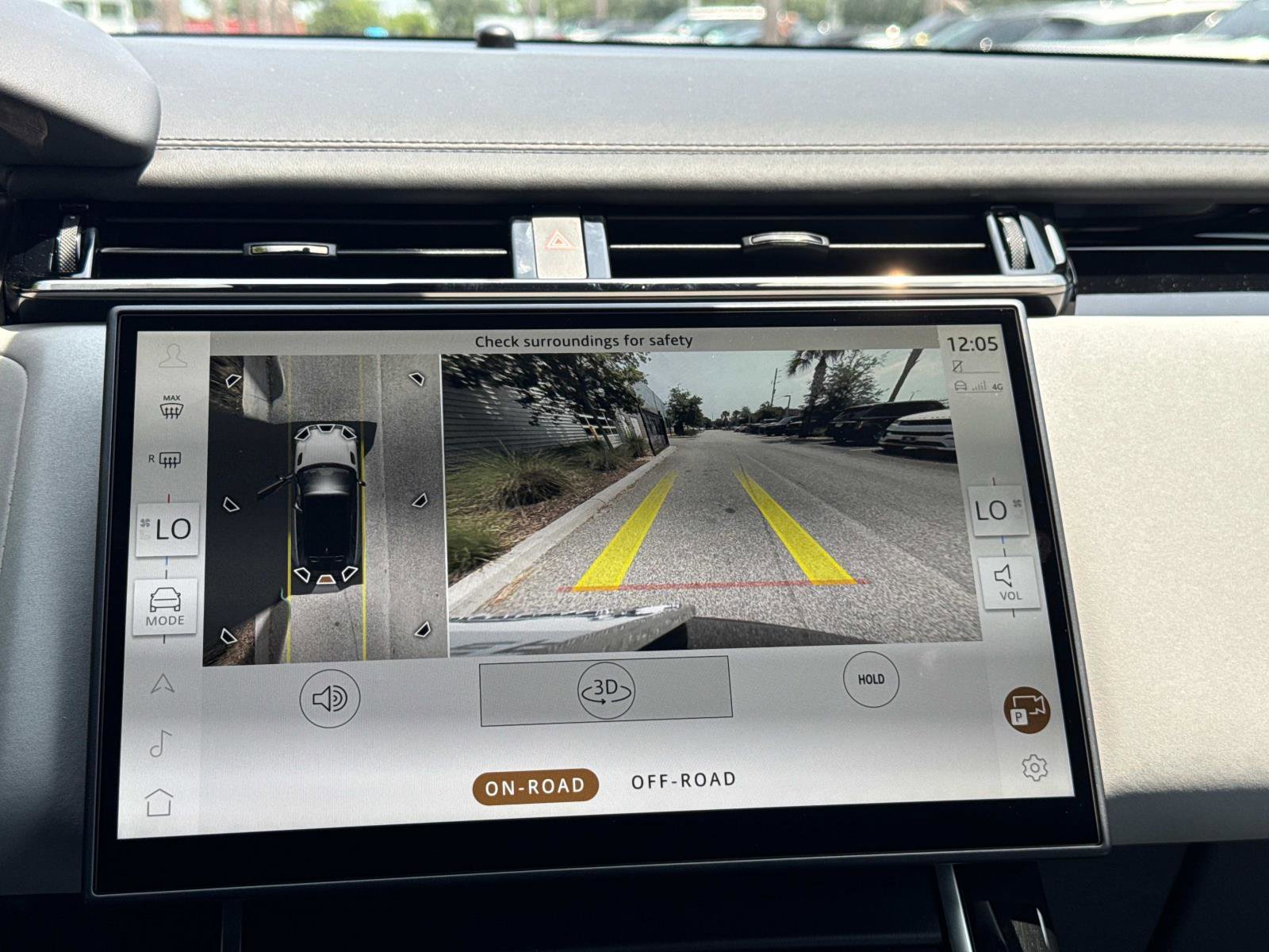 New 2026 Land Rover Range Rover Velar Dynamic SE image 24