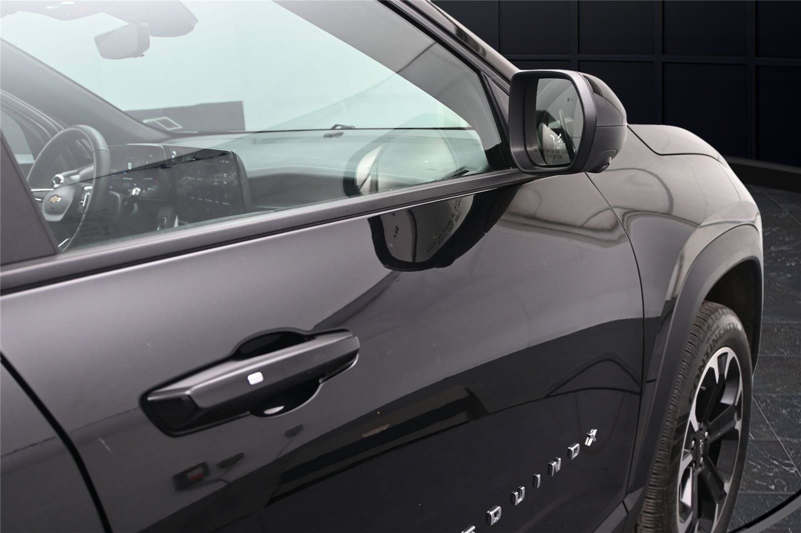 Used 2025 Chevrolet Equinox LT w/ Safety and Technology Package FWD image 13