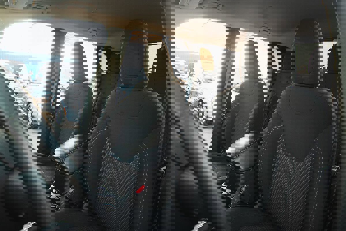 Used 2019 Jeep Cherokee Latitude w/ Popular Appearance Group image 5