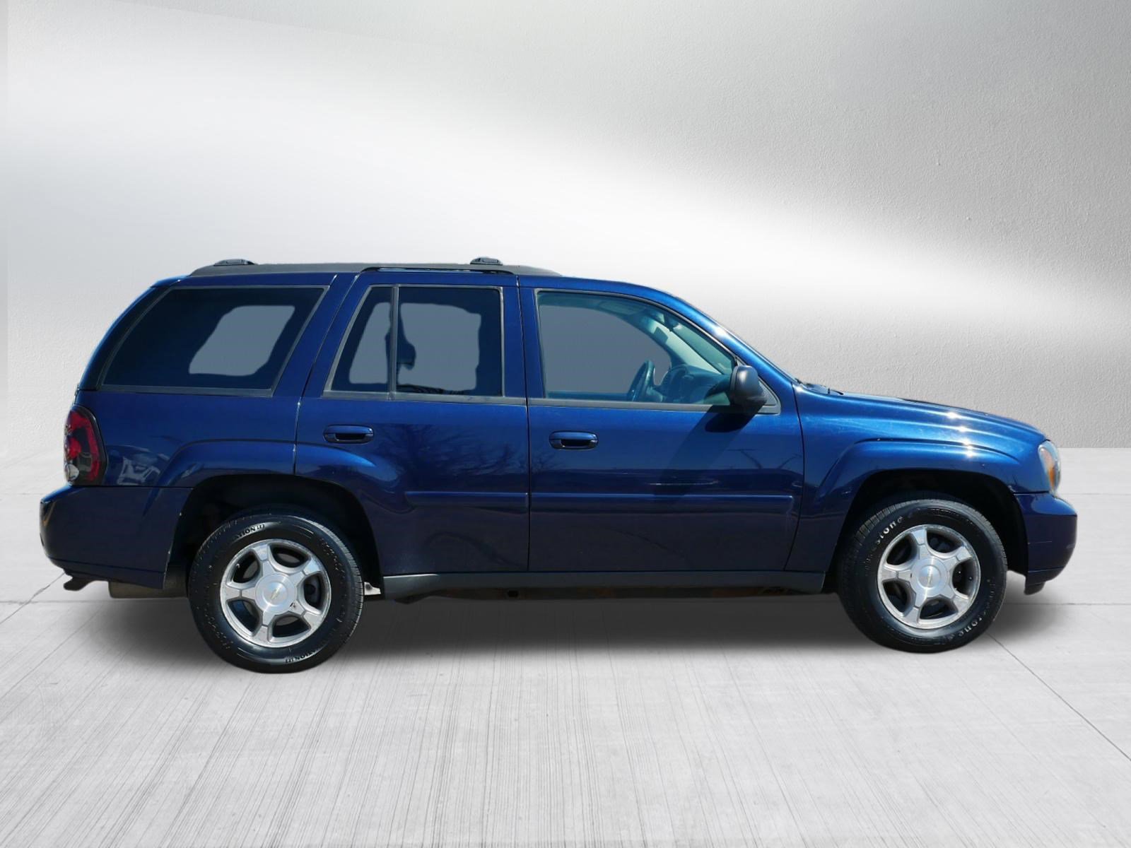 Used 2009 Chevrolet TrailBlazer LT w/ Skid Plate Package AWD/4WD image 8