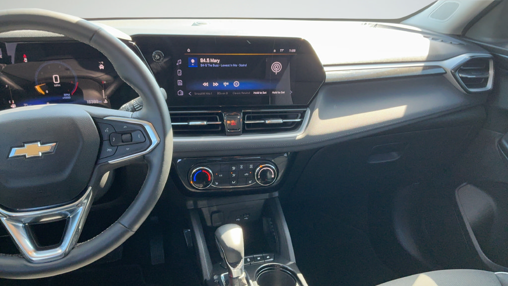 Used 2026 Chevrolet TrailBlazer LT w/ LT Cold Weather Package FWD image 8