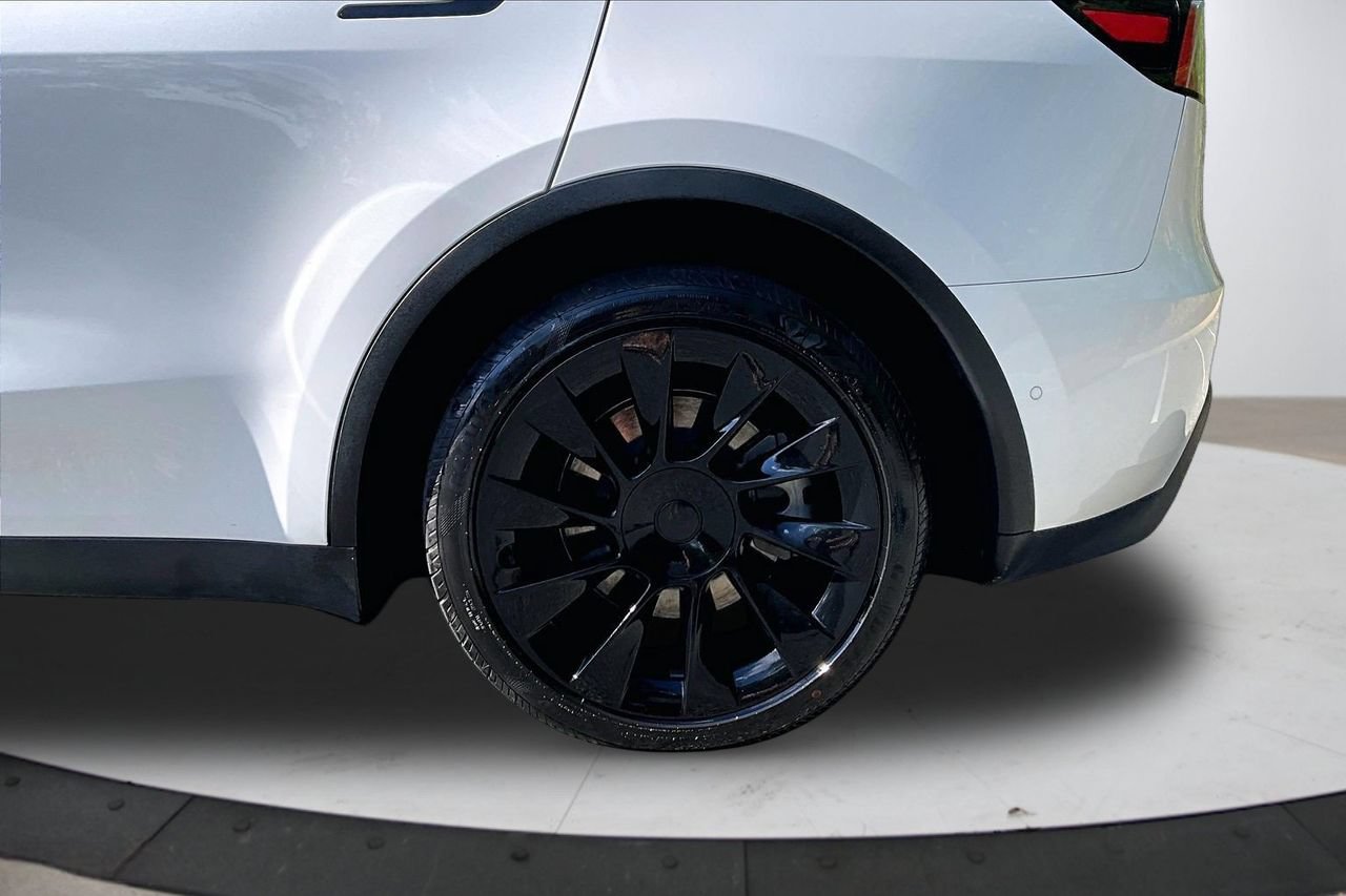 Used 2021 Tesla Model Y Long Range AWD/4WD image 34