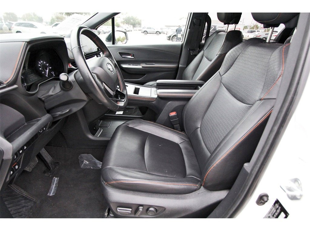 Used 2023 Toyota Sienna XSE image 6