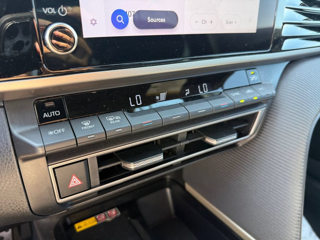 Used 2026 Toyota Camry SE FWD image 28