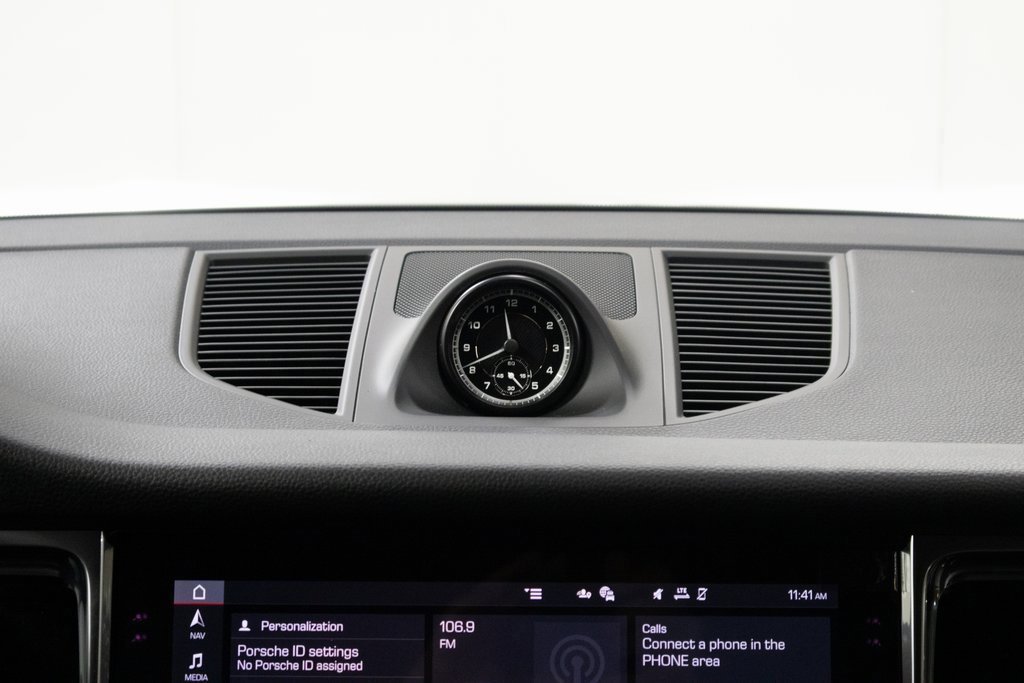 Used 2025 Porsche Macan image 18