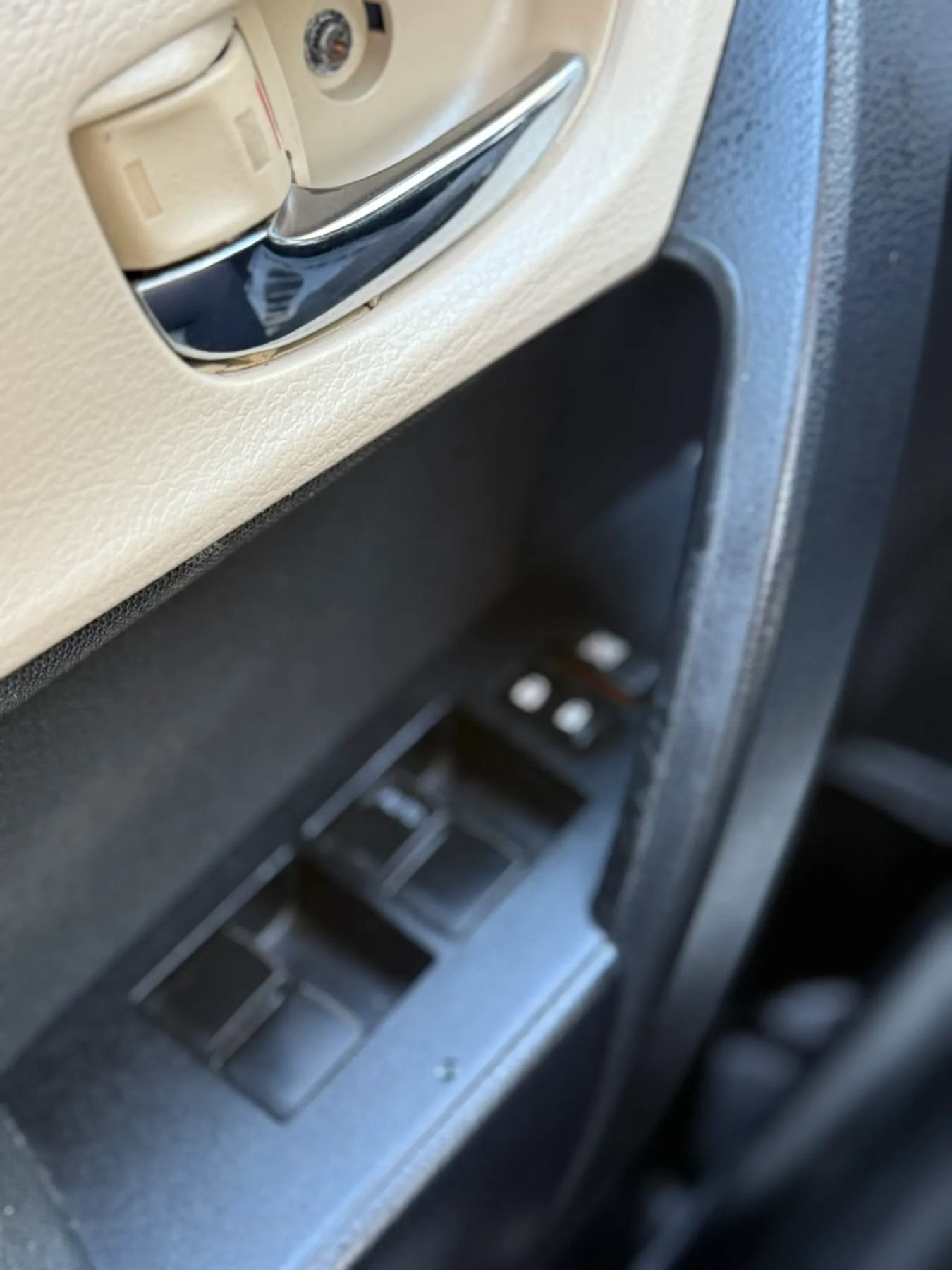 Used 2014 Toyota Corolla LE FWD image 28