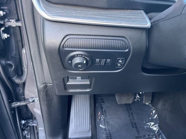 Used 2024 Jeep Wagoneer L Series II w/ Flexible Seating Group AWD/4WD image 32