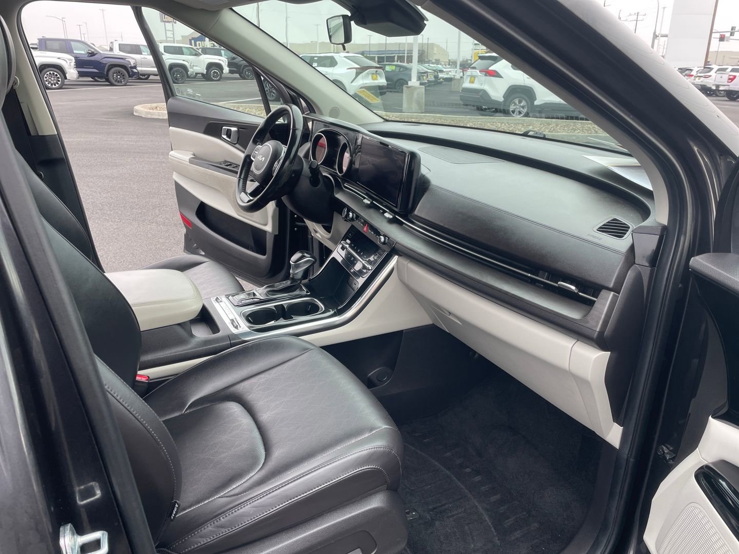 Used 2022 Kia Carnival SX image 17