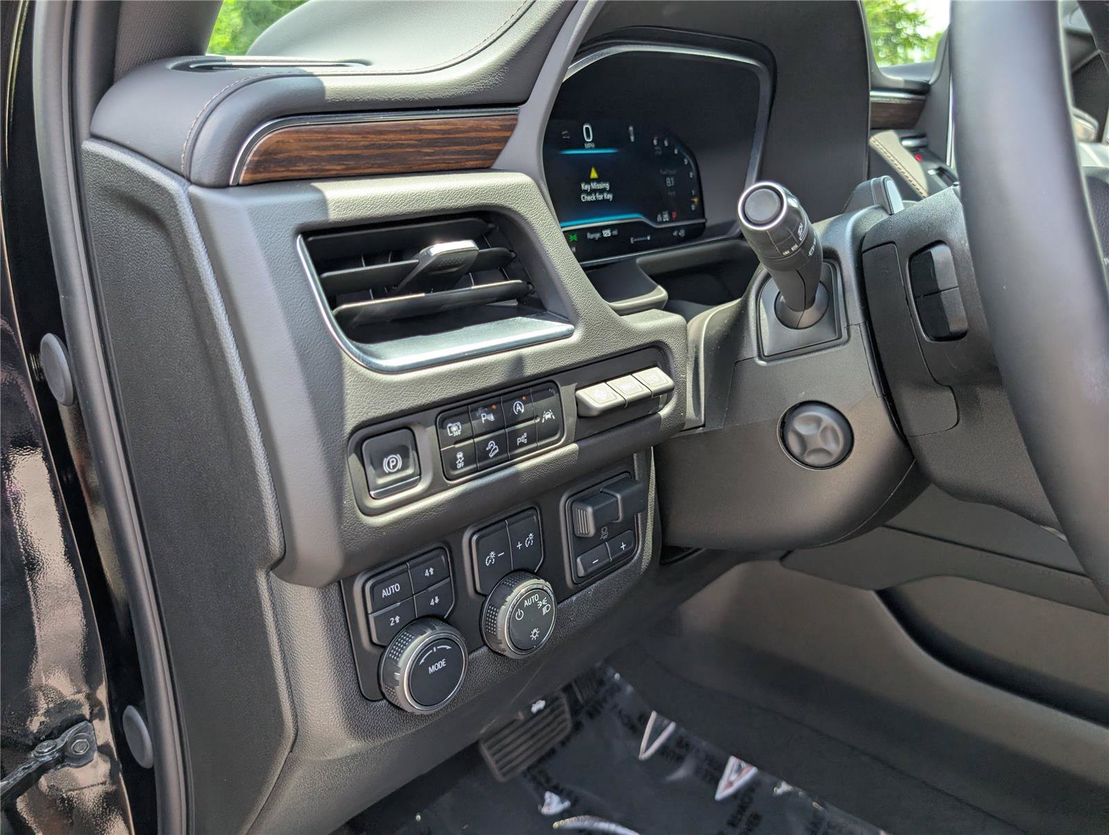 Used 2024 Chevrolet Tahoe High Country w/ Advanced Technology Package AWD/4WD image 27