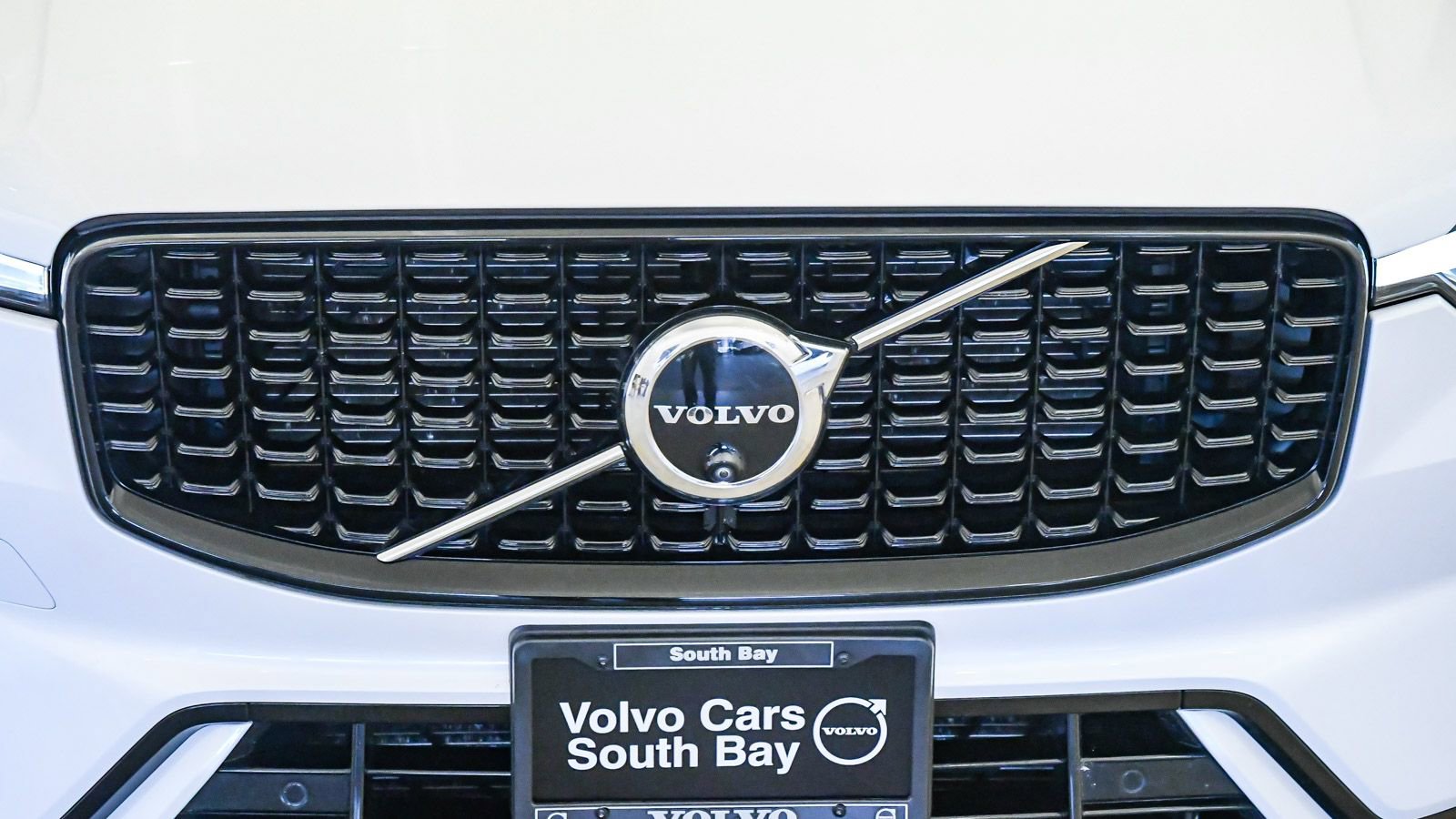 Certified 2025 Volvo XC60 B5 Plus AWD/4WD image 8