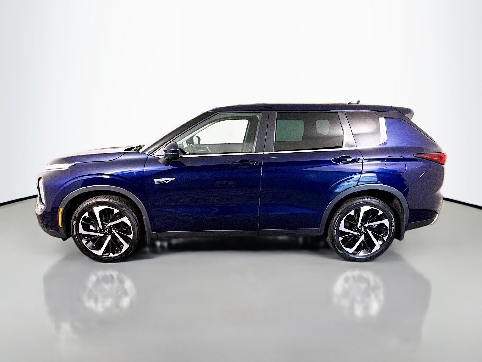 Used 2023 Mitsubishi Outlander SE image 6
