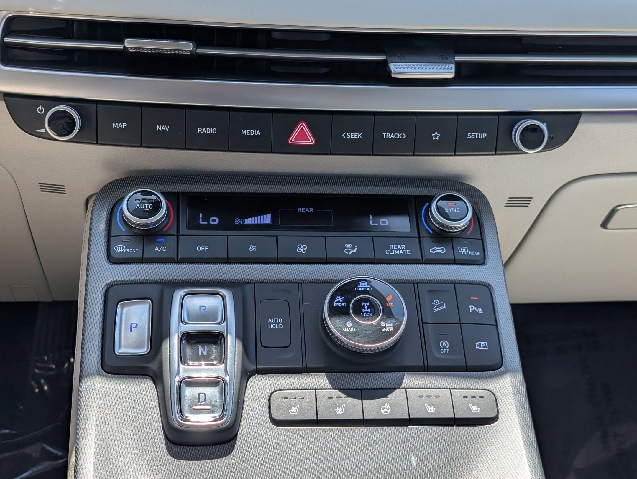 Used 2024 Hyundai Palisade Limited AWD/4WD image 23