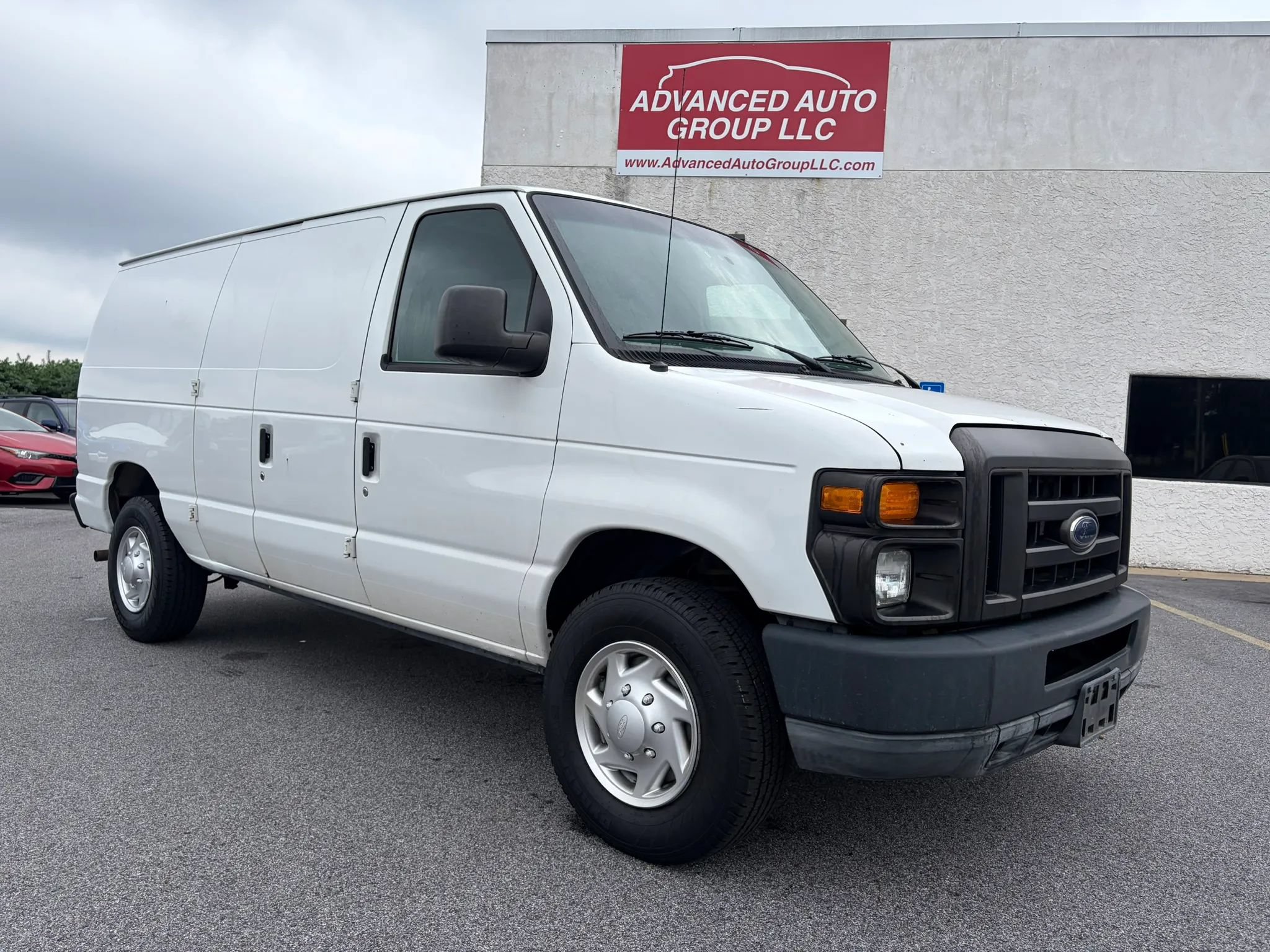 Used 2011 Ford E-250 and Econoline 250 w/ PWR Group RWD image 2