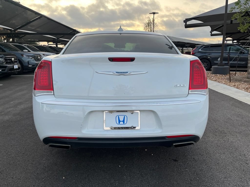 Used 2020 Chrysler 300 Touring w/ Chrome Appearance Package RWD image 5