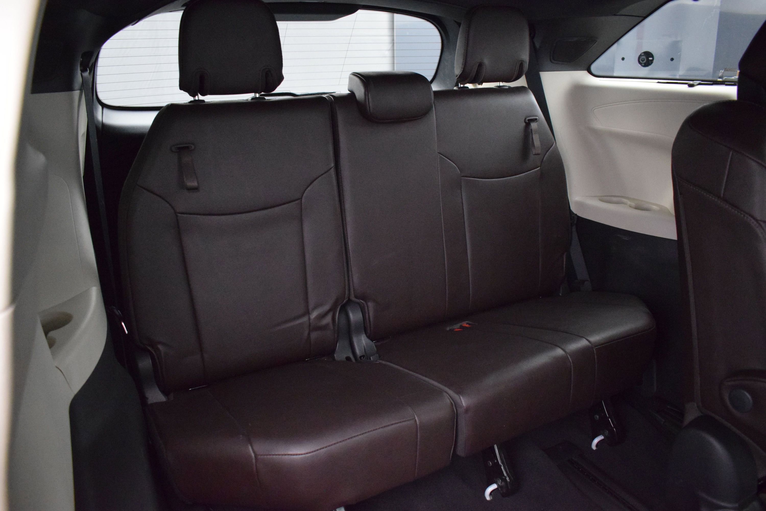 Used 2022 Toyota Sienna Platinum AWD/4WD image 12