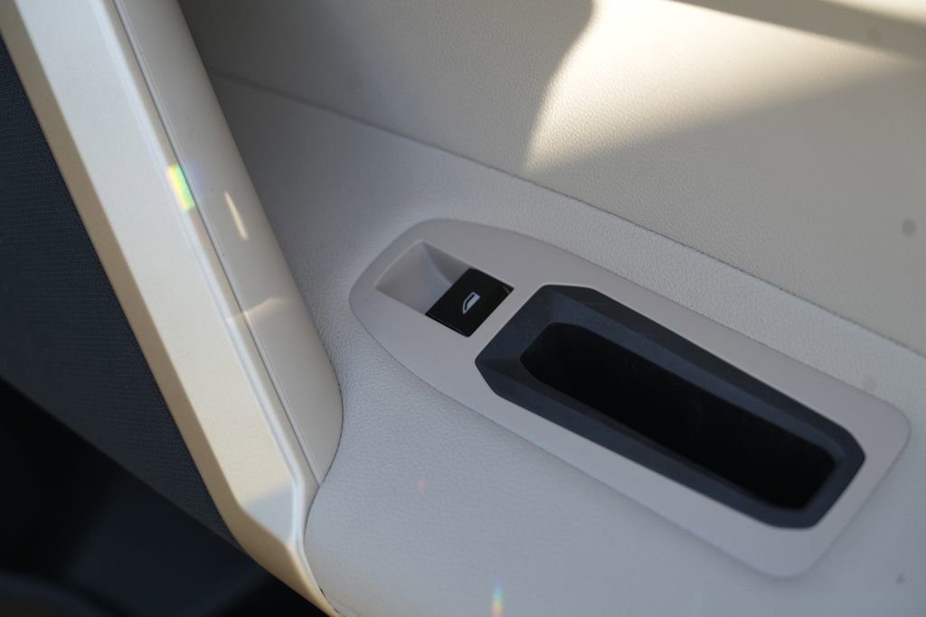 Used 2022 BMW iX xDrive50 w/ Premium Package image 37