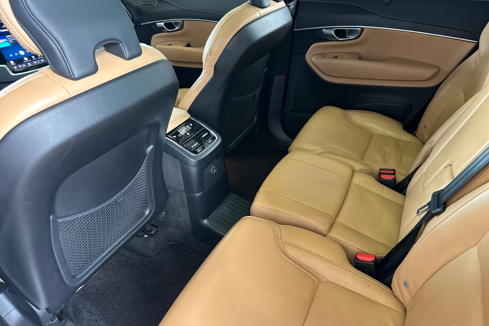 Certified 2024 Volvo XC90 T8 Ultimate w/ Lounge Package AWD/4WD image 14
