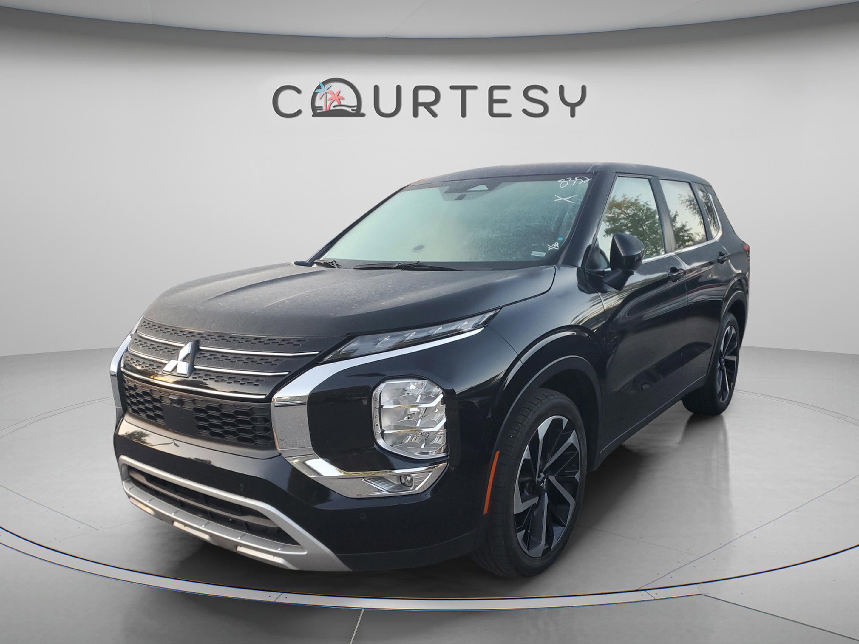 Used 2024 Mitsubishi Outlander SE FWD image 2