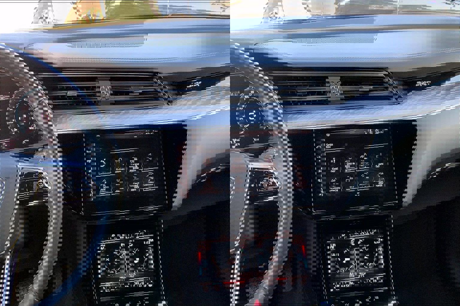 Used 2024 Audi Q8 e-tron Prestige image 6