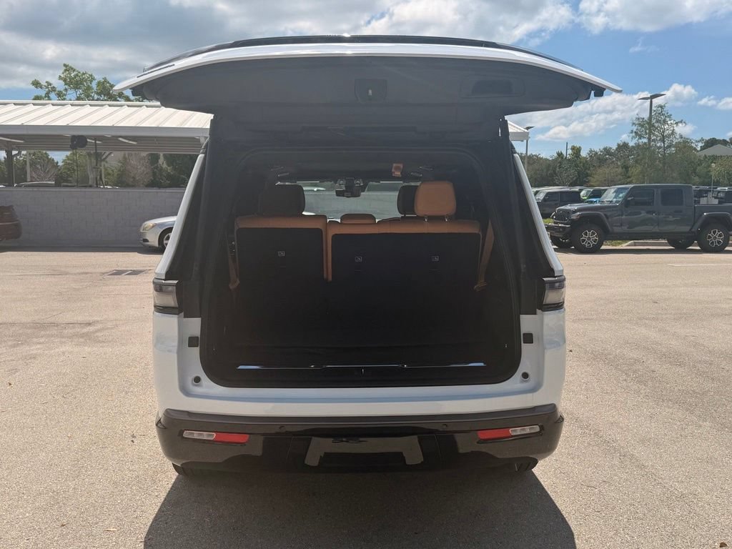 New 2026 Jeep Grand Wagoneer Summit AWD/4WD image 43
