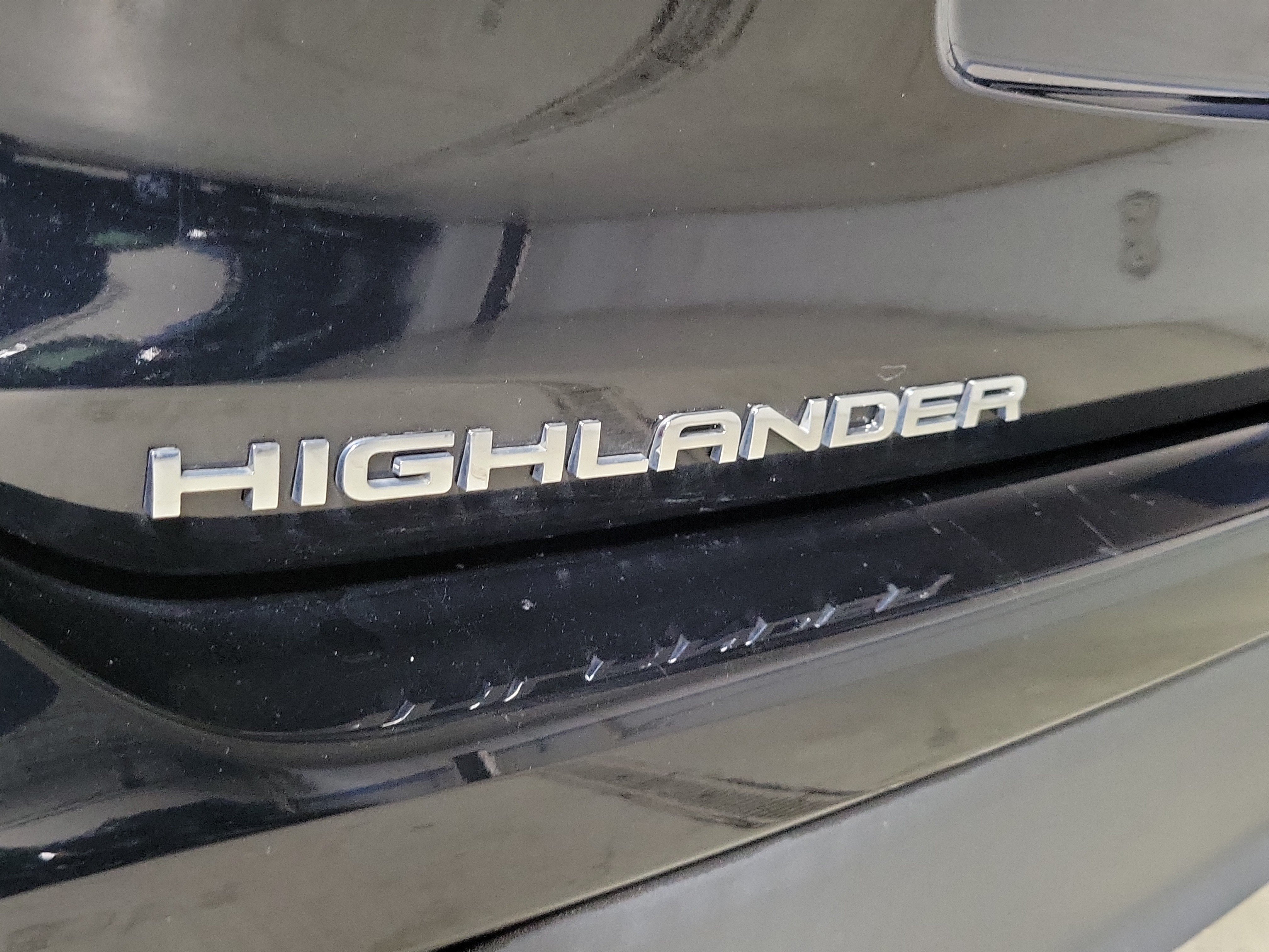 Used 2023 Toyota Highlander XLE AWD/4WD image 7