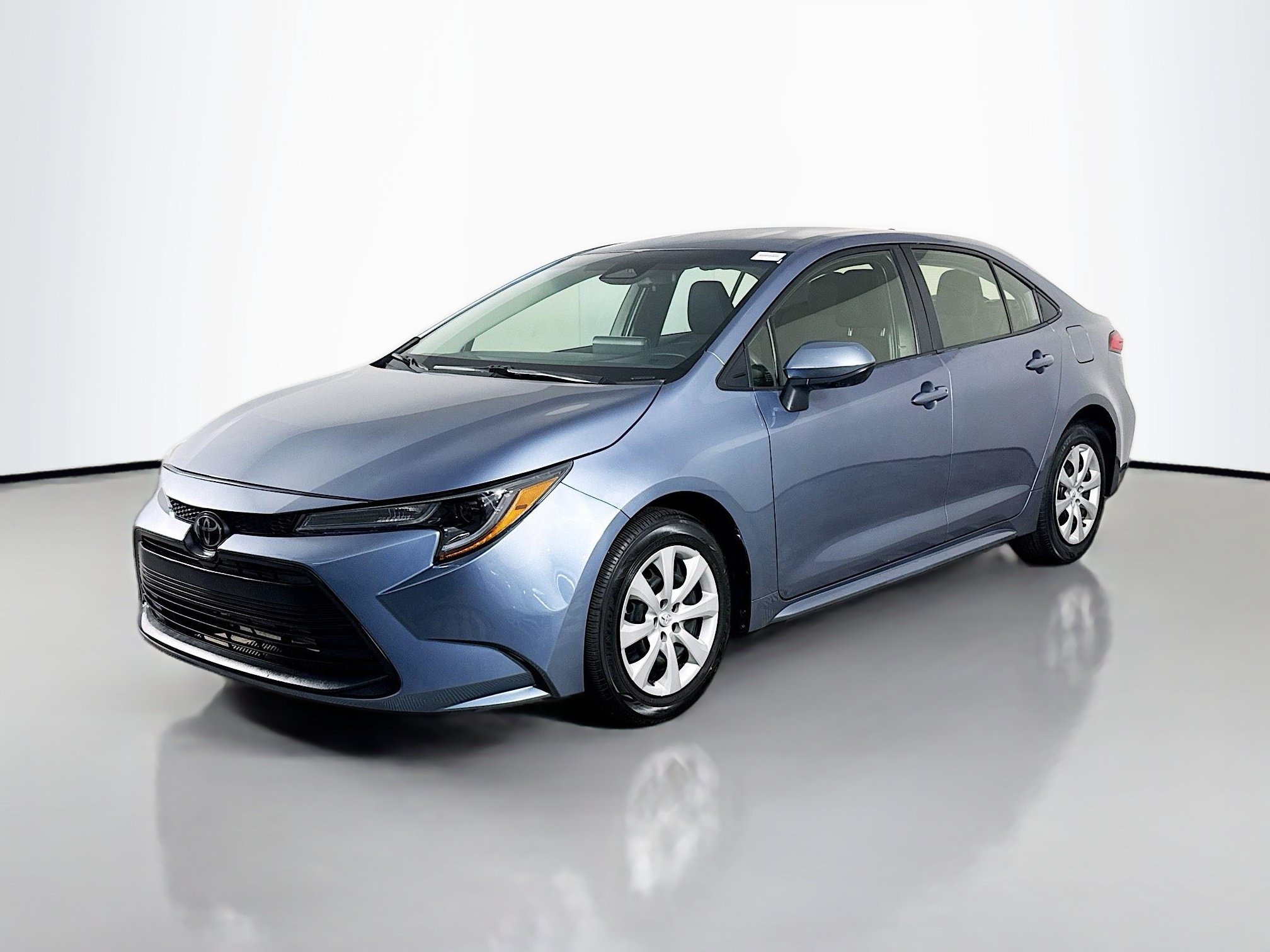 Used 2023 Toyota Corolla LE FWD image 4