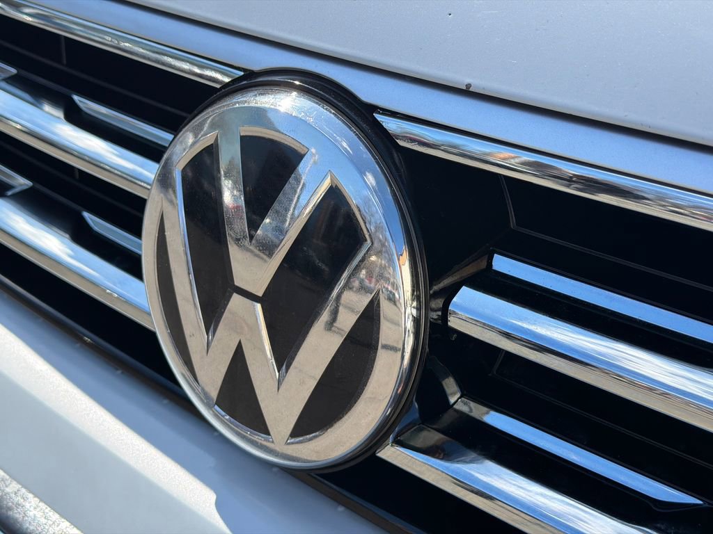 Used 2018 Volkswagen Tiguan SEL w/ R-Line Package image 14