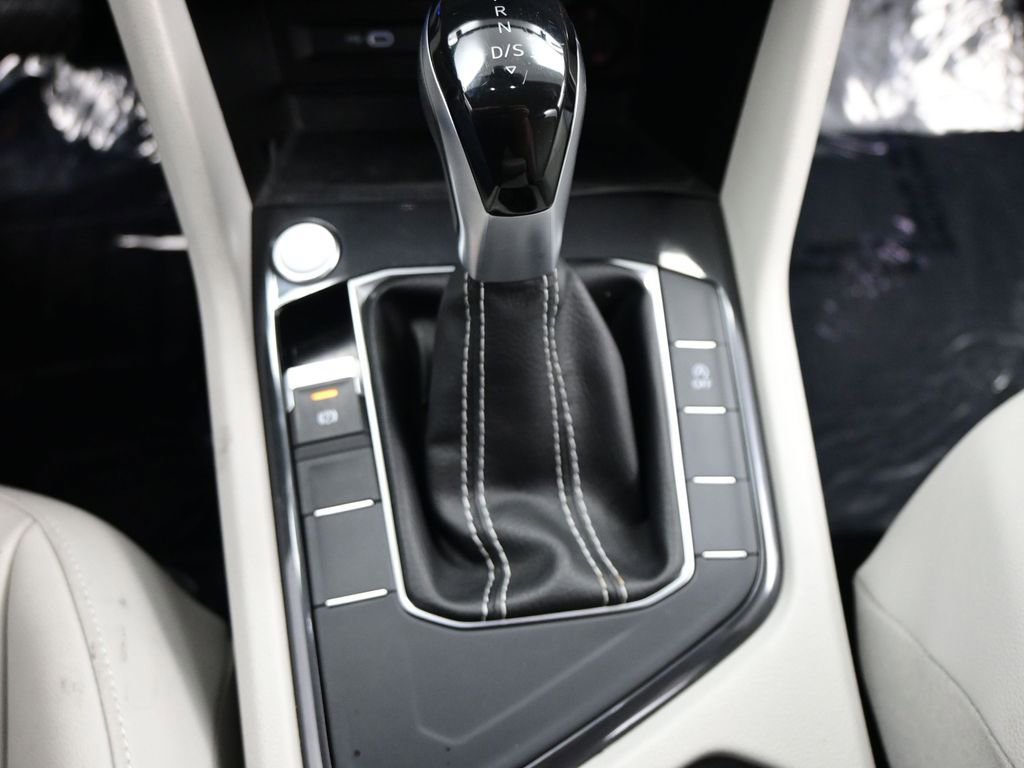 Used 2024 Volkswagen Tiguan SE image 18