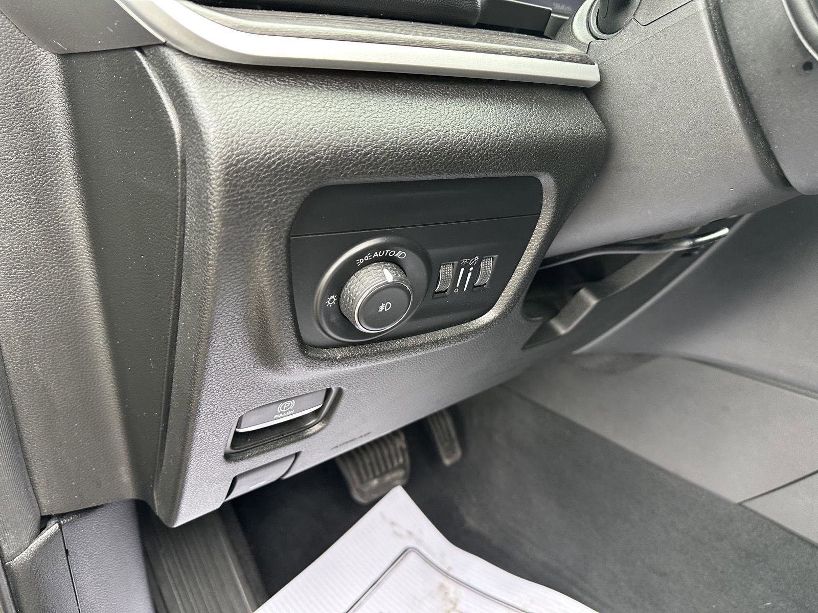 Used 2023 Jeep Grand Cherokee Limited AWD/4WD image 21