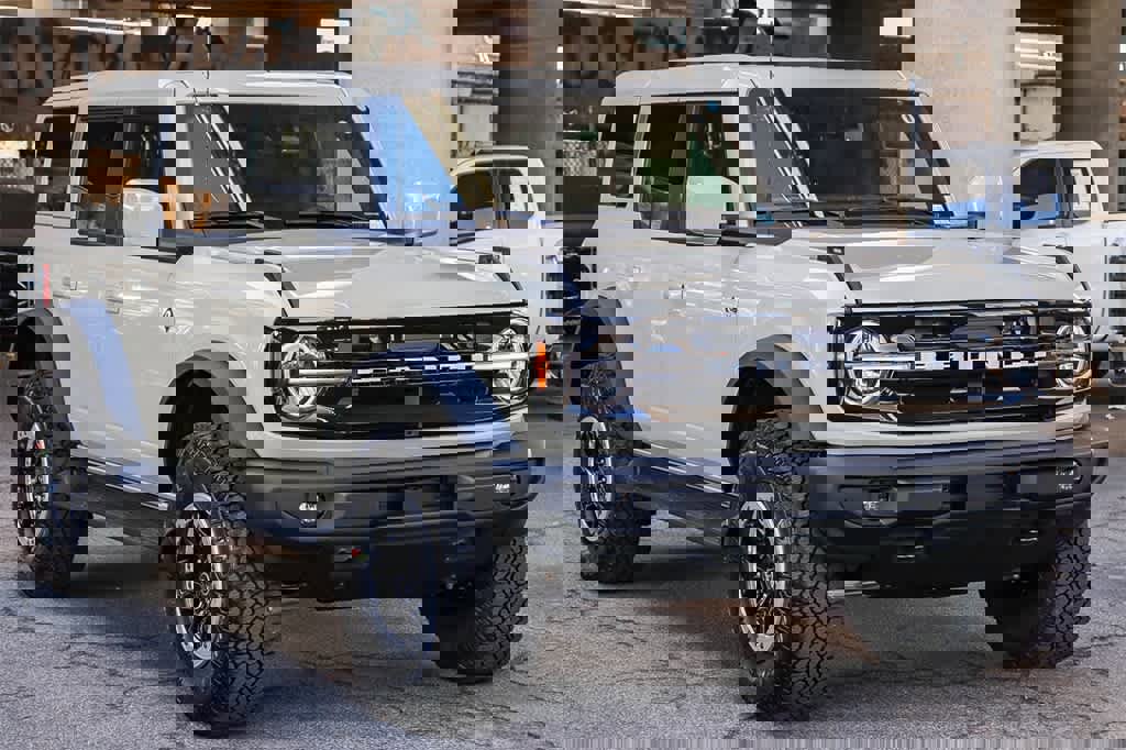 New 2025 Ford Bronco Outer Banks w/ Sasquatch Package image 3