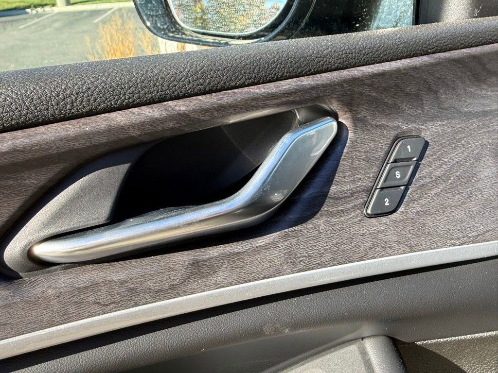 New 2025 Jeep Grand Cherokee L Limited w/ Black Appearance Package image 13