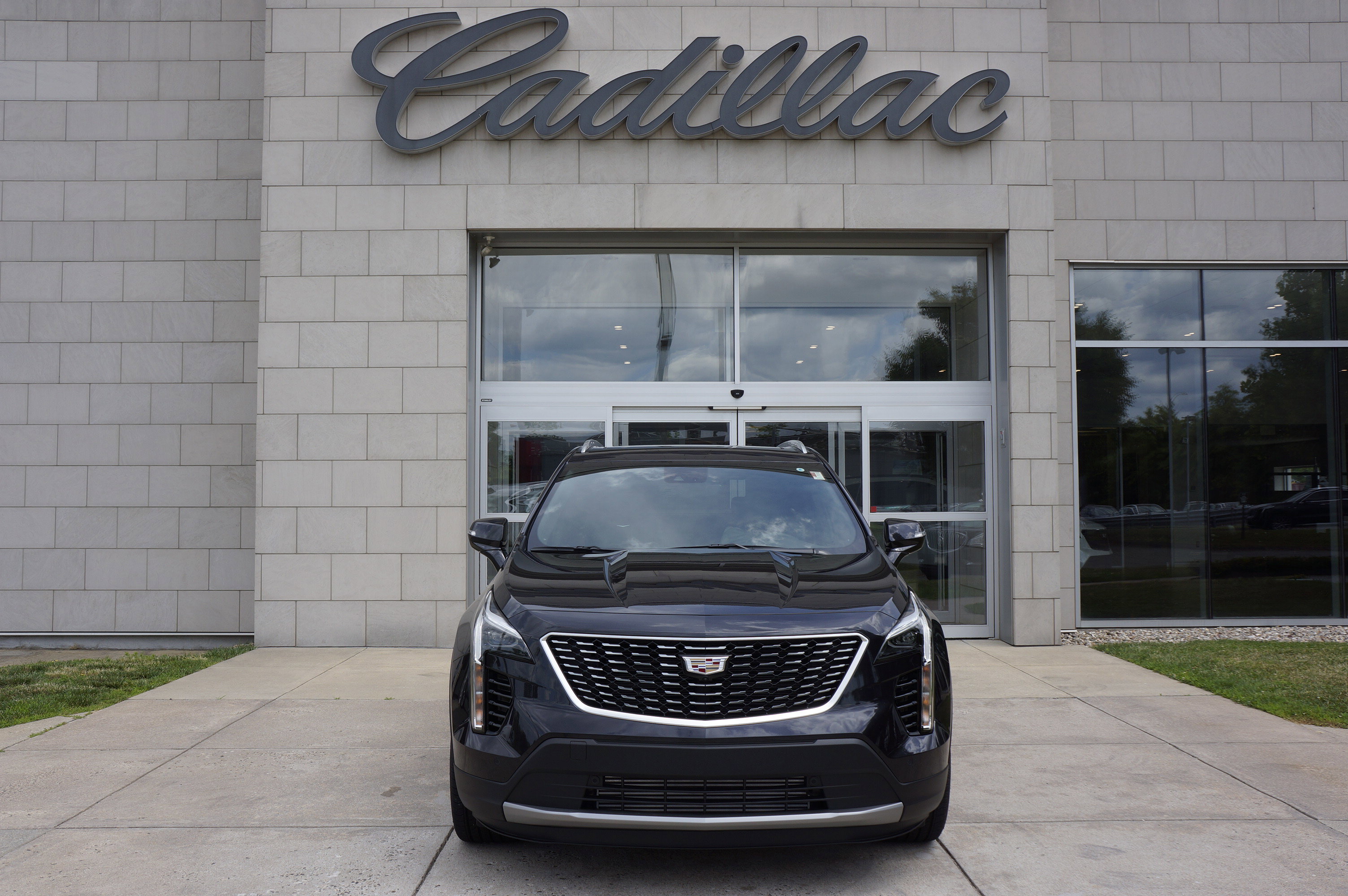 Used 2022 Cadillac XT4 Premium Luxury w/ Technology Package image 13