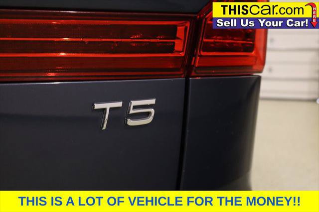 Used 2021 Volvo XC60 T5 Momentum w/ Premium Package FWD image 12