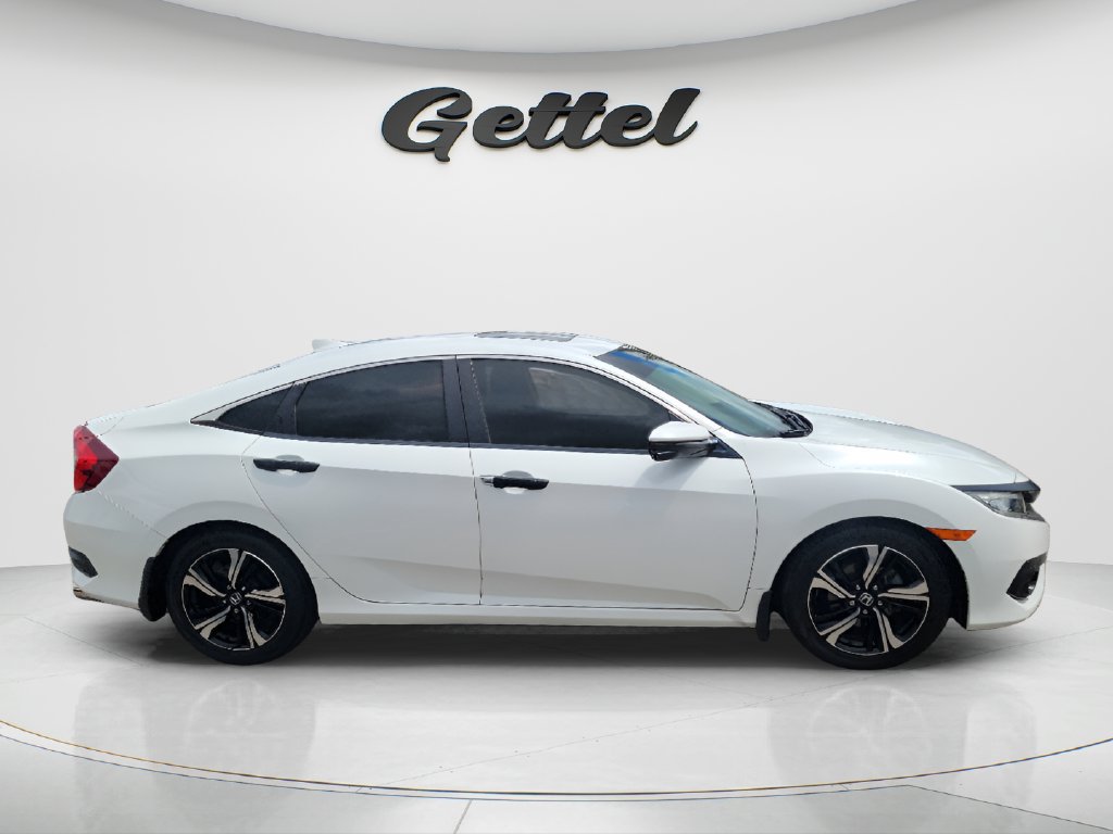 Used 2018 Honda Civic Touring image 4