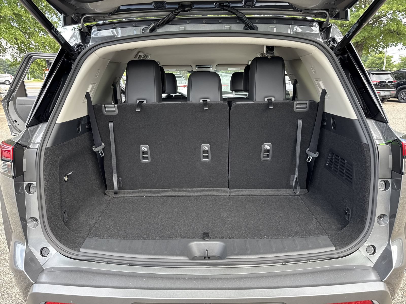 New 2026 Nissan Pathfinder SL FWD image 17
